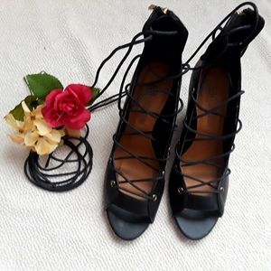 Black wedges with laces